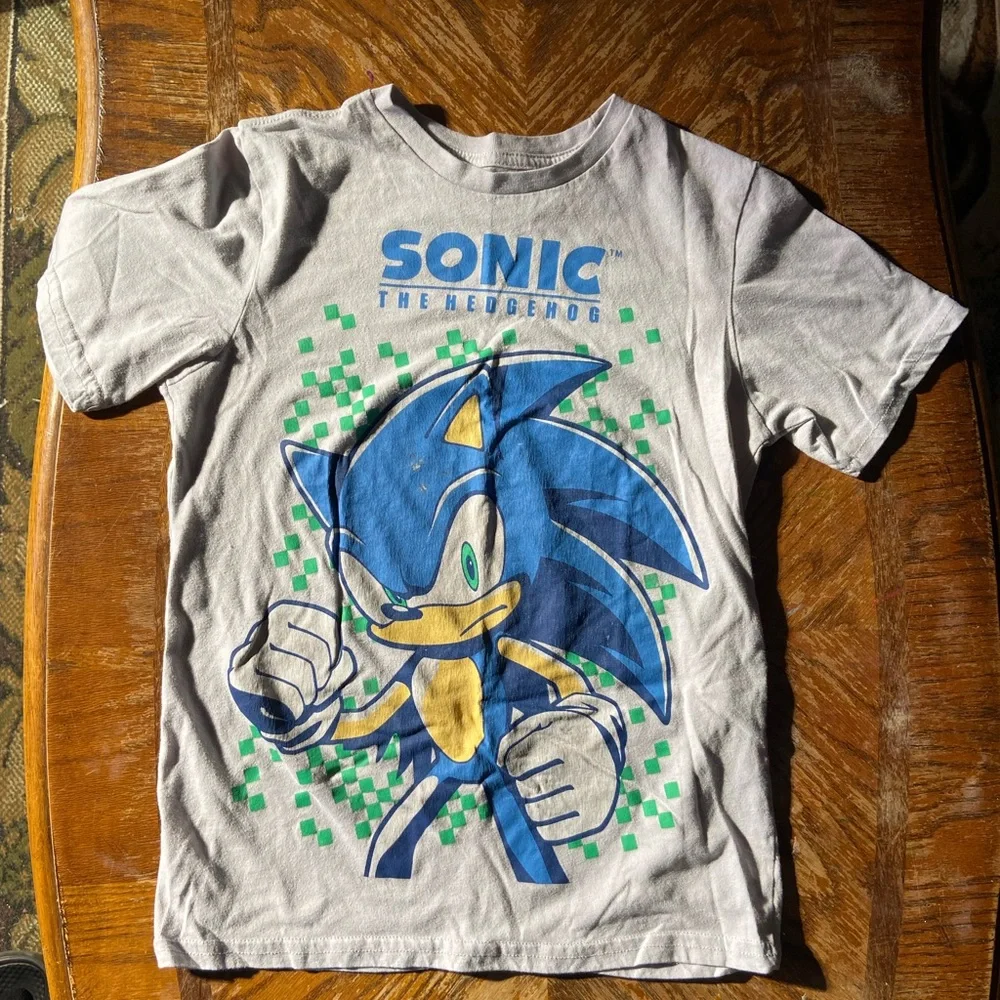 Sonic T-shirt bundle(5 shirts) boys 10/12 - Picture 3 of 6